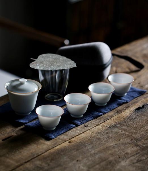 The Porta-Pot of Tea and Leaf Set