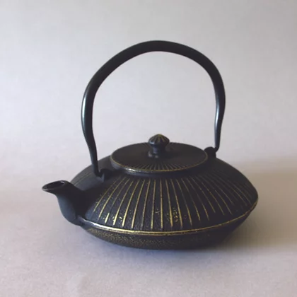 Black & Gold Saucer Cast Iron Teapot 28oz